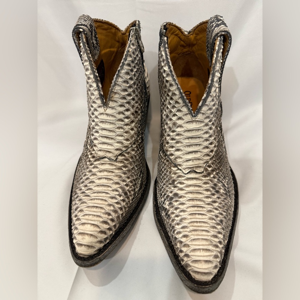 NEW, NEVER WORN women’s Old Gringo python boots size 9